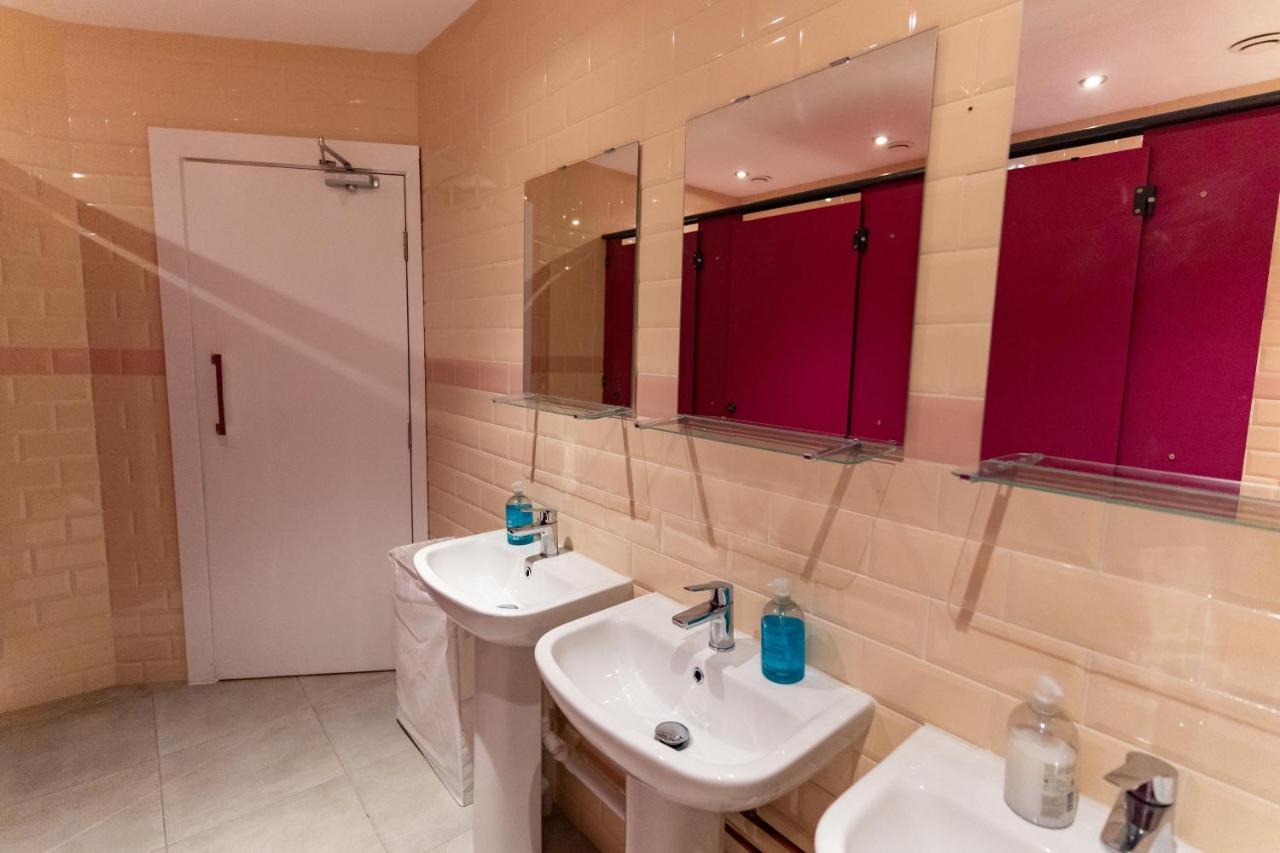 Hostelle - Women Only Hostel Лондон Екстериор снимка