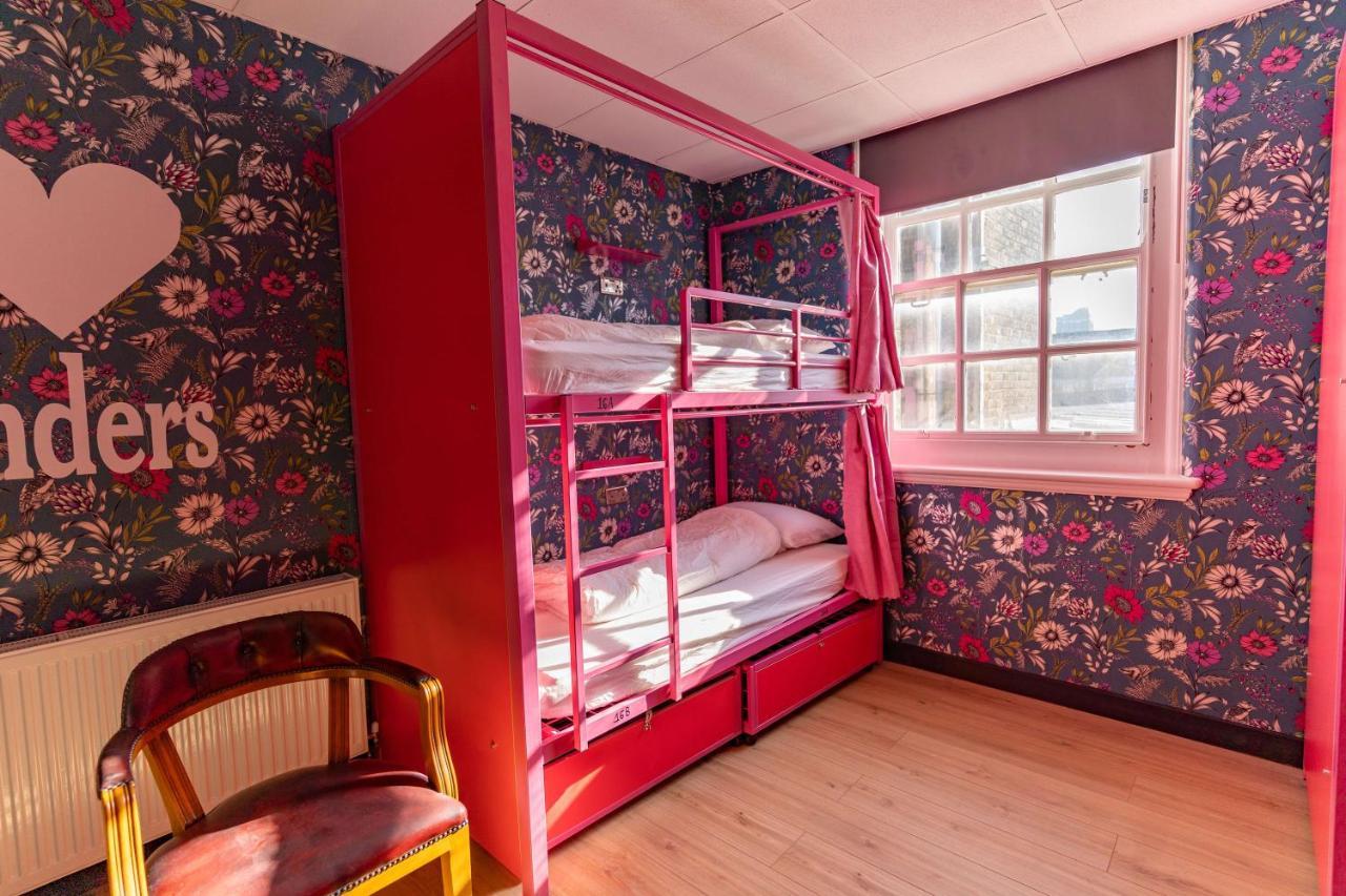 Hostelle - Women Only Hostel Лондон Екстериор снимка