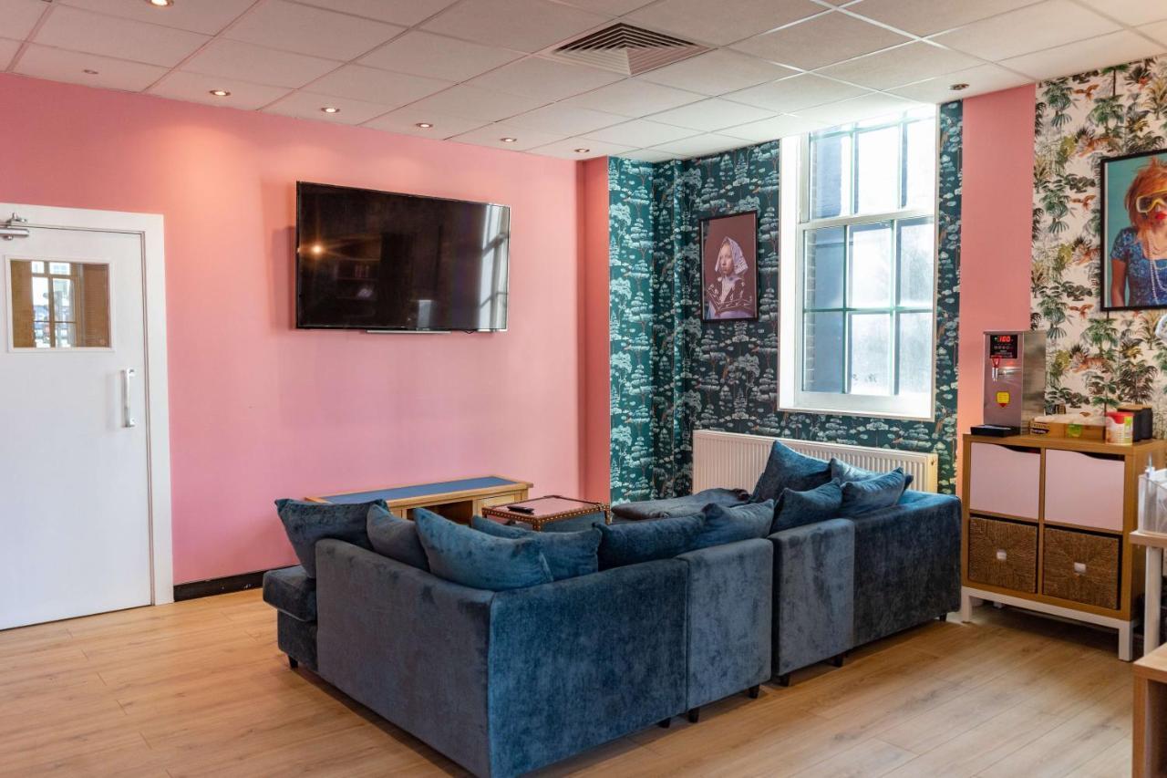 Hostelle - Women Only Hostel Лондон Екстериор снимка