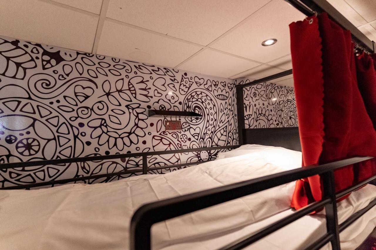 Hostelle - Women Only Hostel Лондон Екстериор снимка