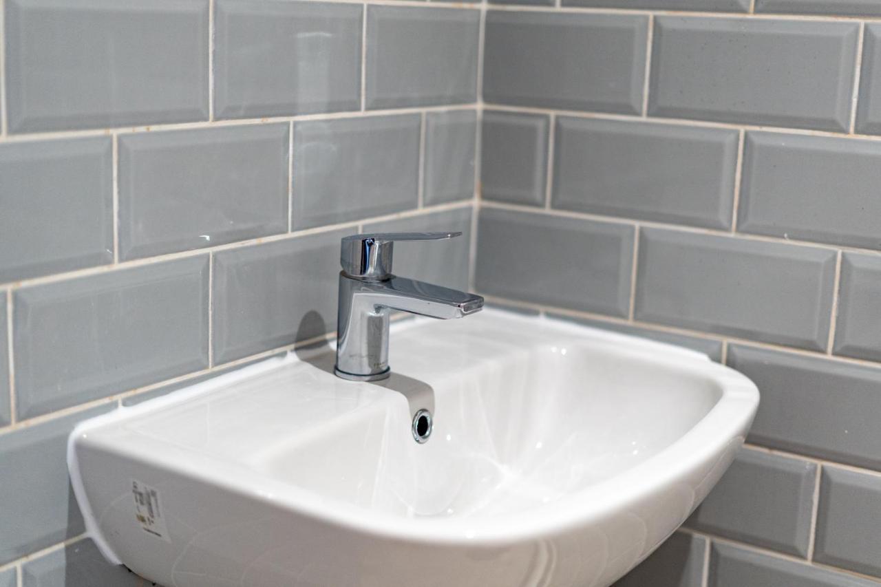 Hostelle - Women Only Hostel Лондон Екстериор снимка